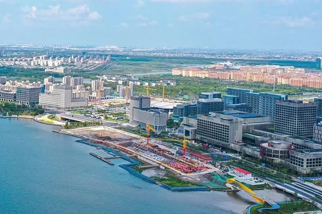 22"上海新辰臨港中心：滴水湖5A品質生物醫(yī)藥園區(qū)"